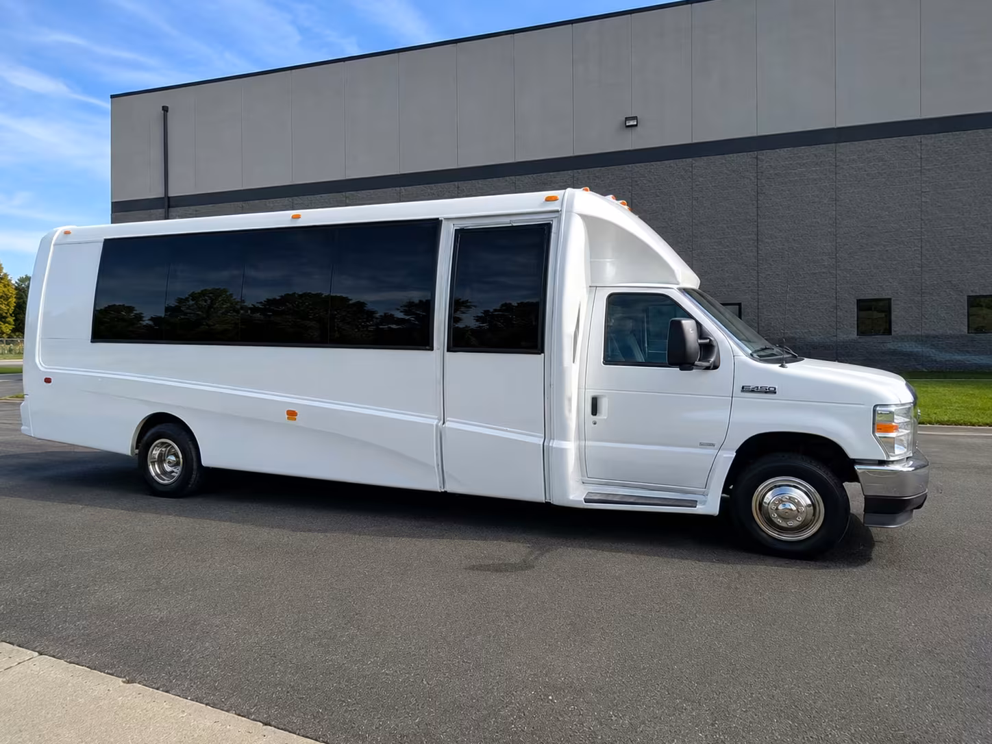 minibus rentals in rialto for airport groups of every size
