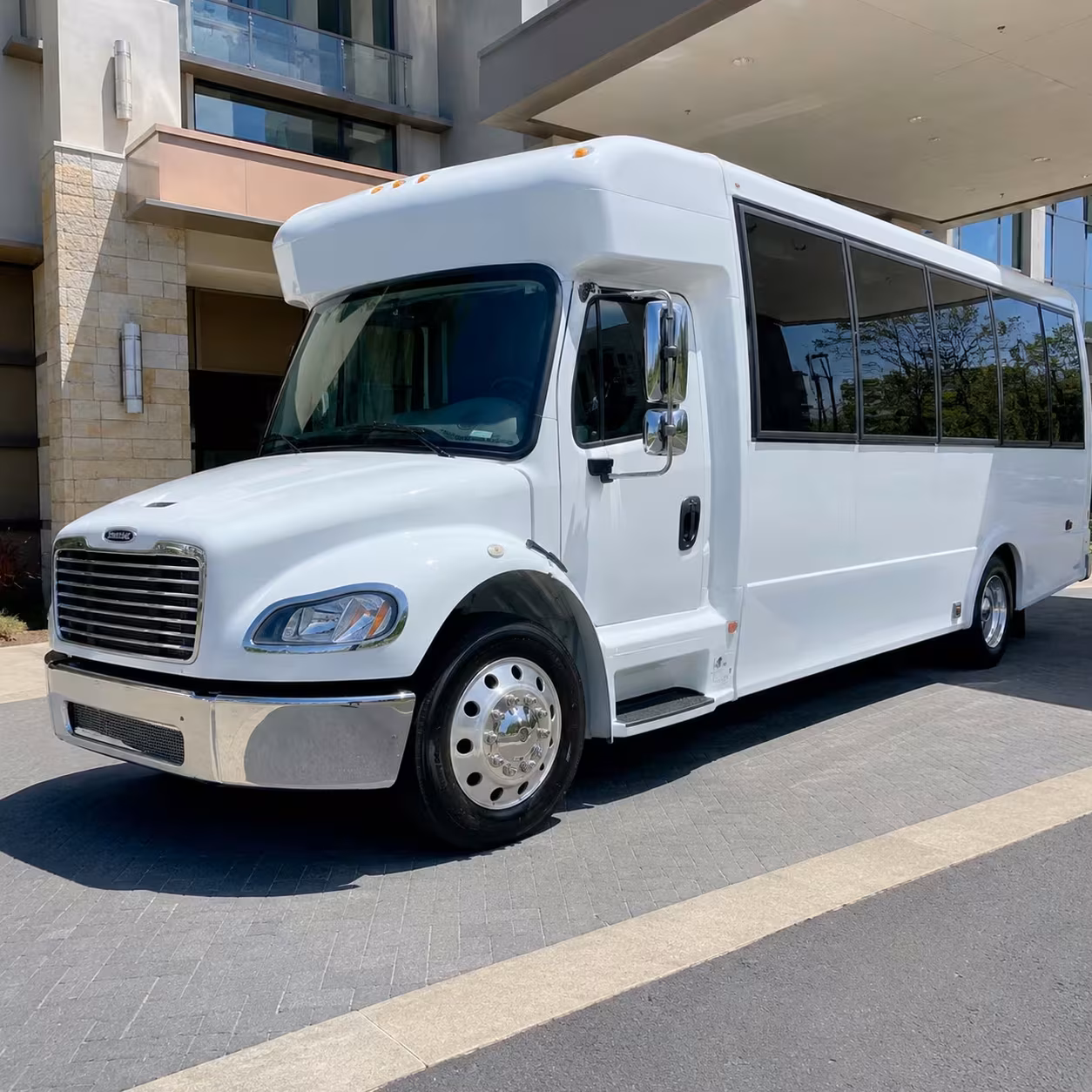 rialto minibus rentals for toyota arena and honda center games