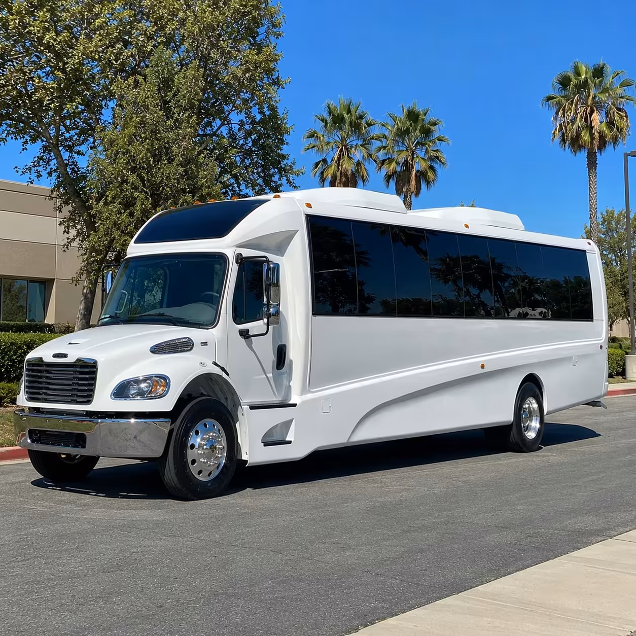 rialto minibus rentals to discovery cube and legoland
